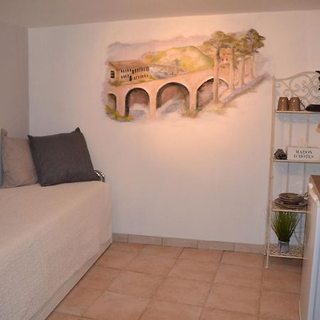 Bed and Breakfast Maison Sous Le Pont Meyras Экстерьер фото