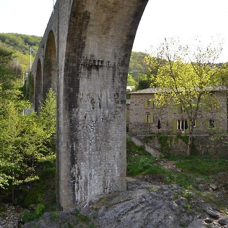 Bed and Breakfast Maison Sous Le Pont Meyras Экстерьер фото