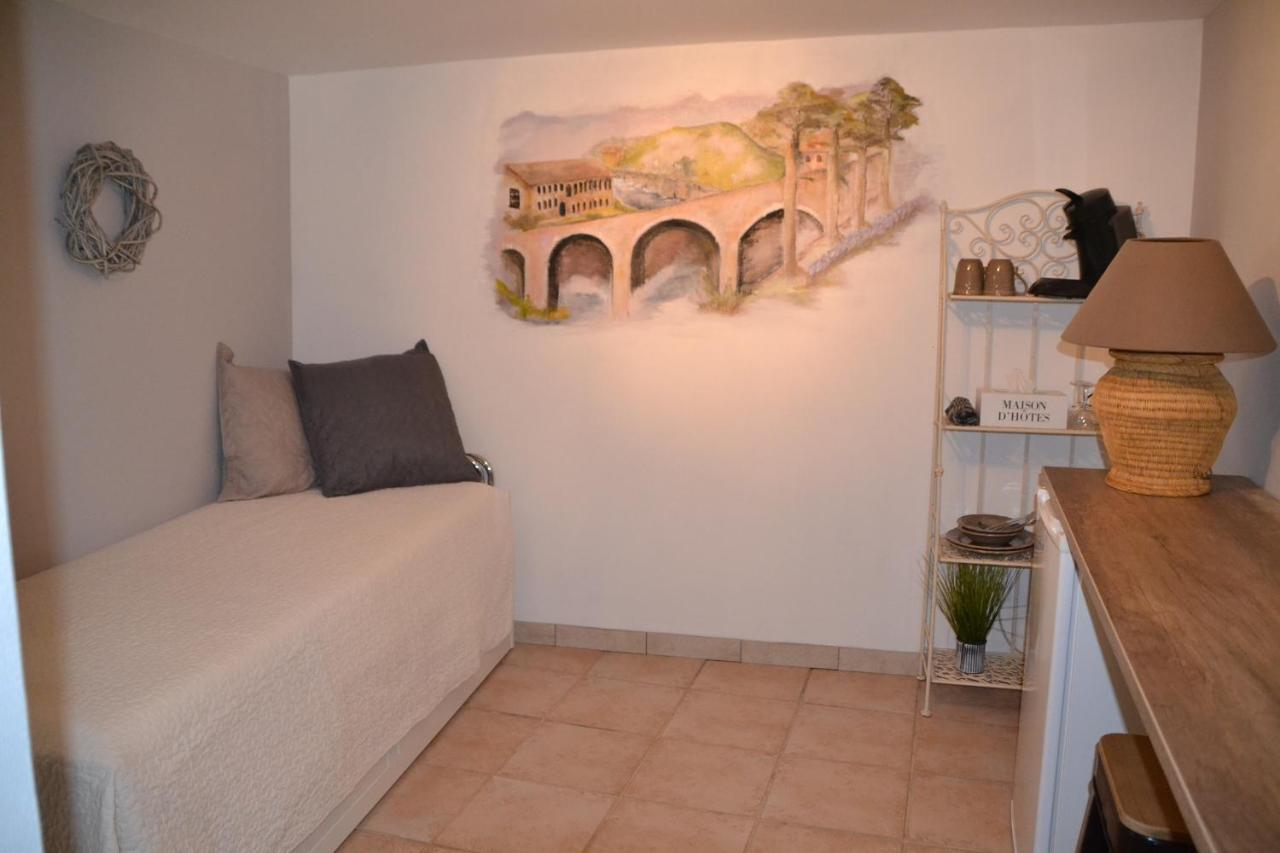 Bed and Breakfast Maison Sous Le Pont Meyras Экстерьер фото