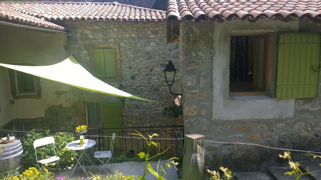 Bed and Breakfast Maison Sous Le Pont Meyras Экстерьер фото
