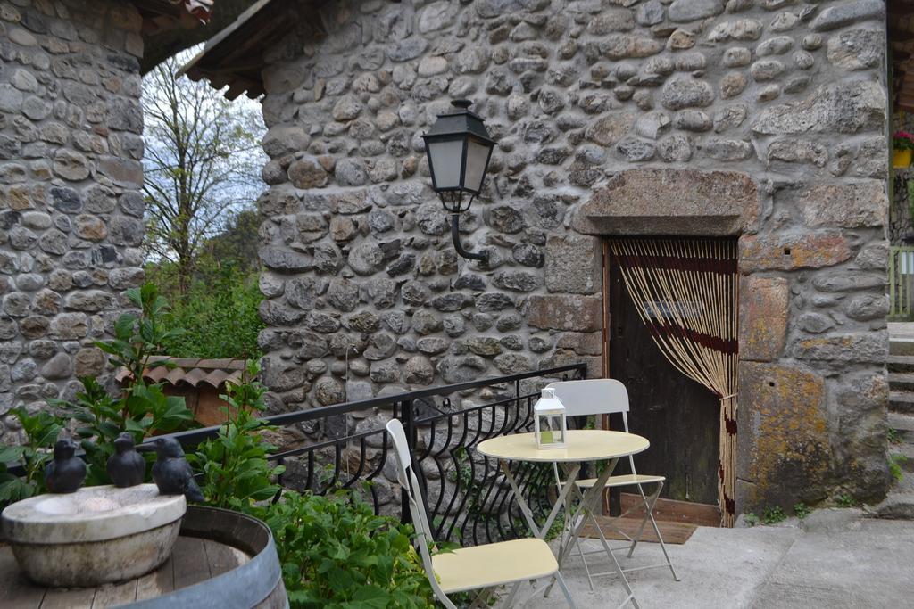 Bed and Breakfast Maison Sous Le Pont Meyras Экстерьер фото